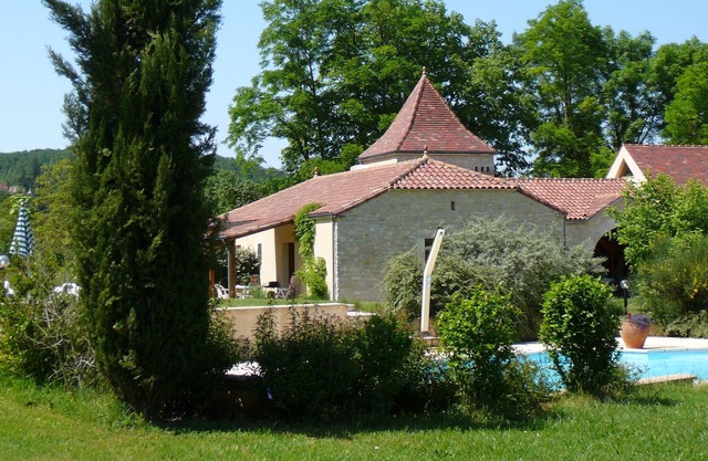 3 luxury holiday homes with swimming pool on a small estate in Dordogne / Lot