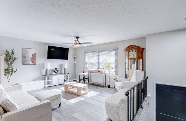 3 Mi to Cuyahoga Valley NP: Fairlawn Family Home!