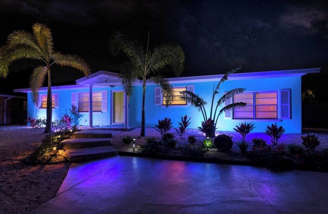 3 miles to AMI beach, 3 bed 2 bath, 5 miles to IMG