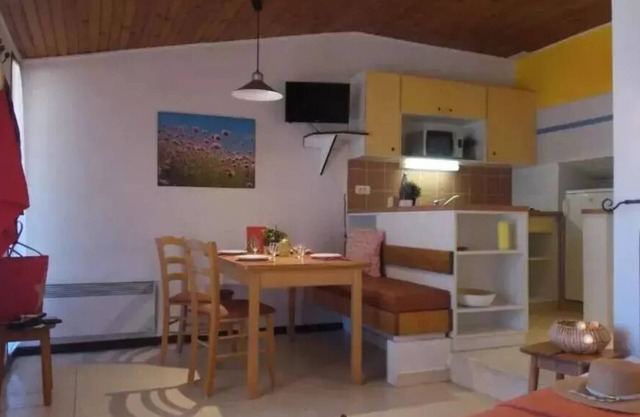 3 Rooms 7 People 1 baby