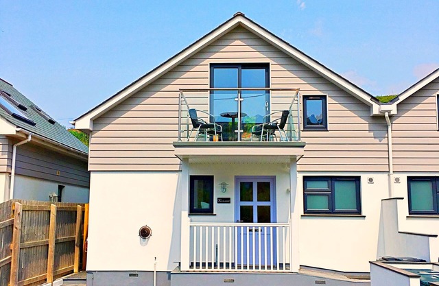 3 The Navigators Sleeps 4 (2 Bedrooms) Only 100 meters from the beach