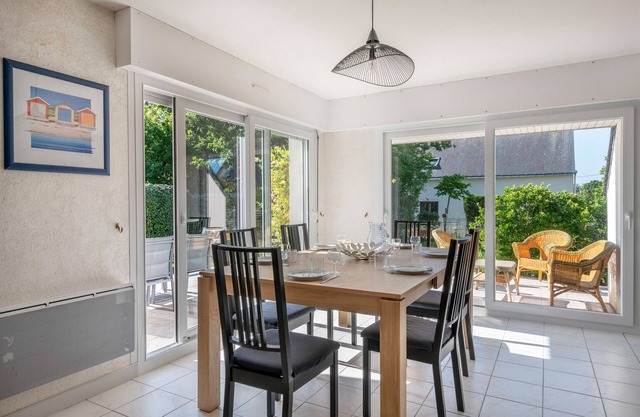 300m from the beach, great house for 8