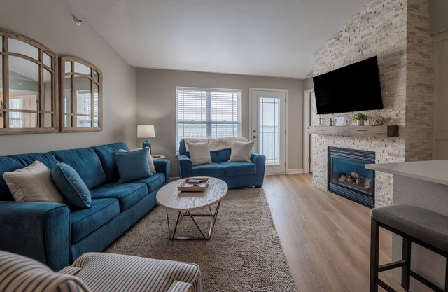 315 - Two Bedroom Lake View Condo Suite