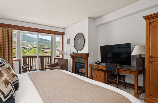 #319 | Studio | Sunny Spruce | 3rd Floor Village & Mountain Views