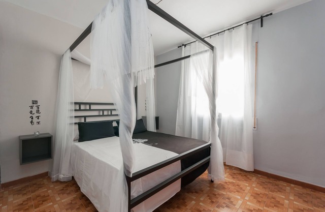32 Marques Real Wifi A/C Free steet parking