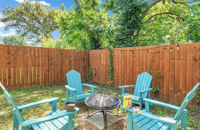 3BD Walkup | Backyard Paradise | 5 Mins to DWTN - - Professionally managed by S