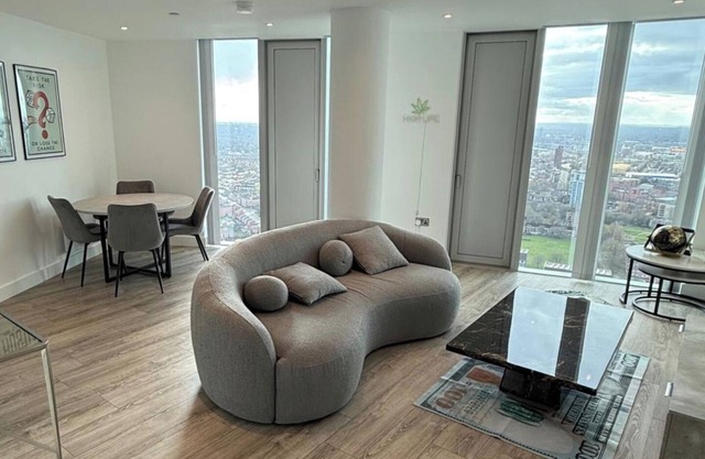 3Bed Apt Sleeps 6 - City Central with Wifi