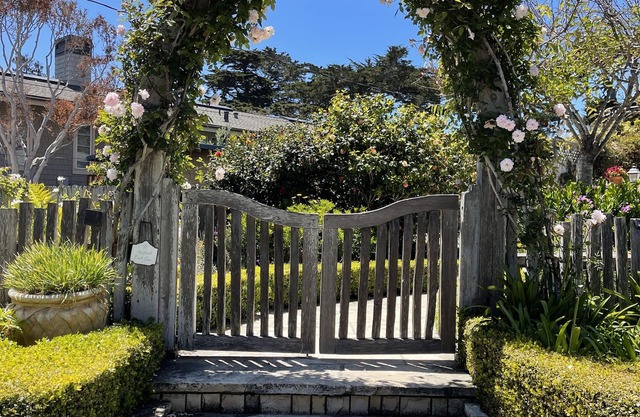 3BR-3BA Charming, Immaculate, Private Carmel Home