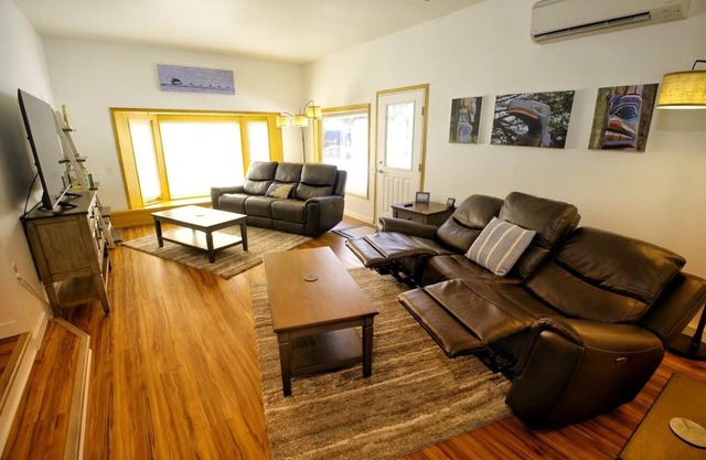 3BR Home in Valley - King Beds & bunk beds