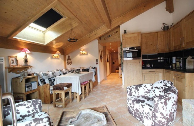 3P 55 m2 apartment in a luxury chalet. Very close to the lifts.
