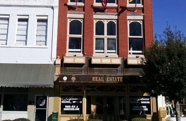 3rd floor studio loft downtown Troy