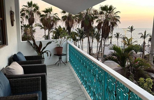4,000 sq ft 6 bed ocean Villa w/housekeeping included!