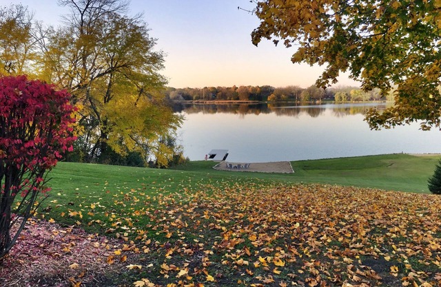 4 Acres of private lakefront - Fox Chain Of Lakes - 1 hour from Chicago