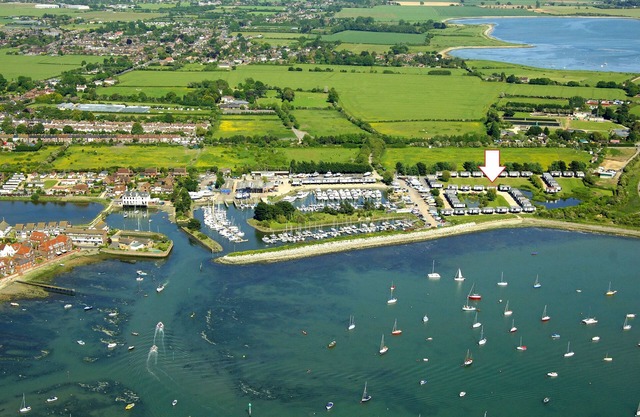 4 Avocet Quay , Emsworth - sleeps 4 guests in 2 bedrooms