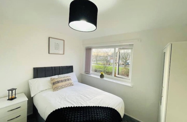 4 bed house in Wakefield - perfect for contractors