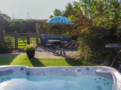4 Bed in Blandford Forum 76544