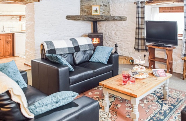 4 bedroom accommodation in Llanllwni