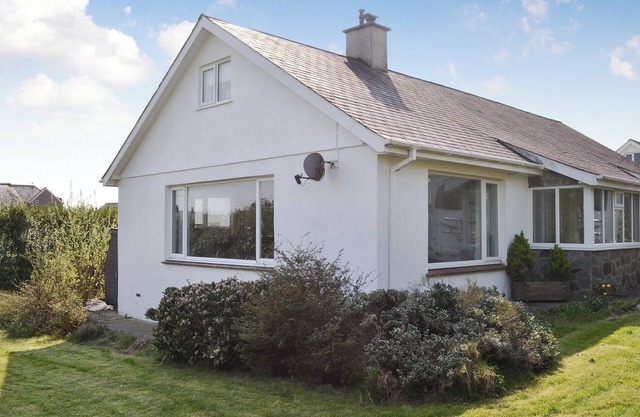 4 bedroom accommodation in Criccieth, near Porthmadog