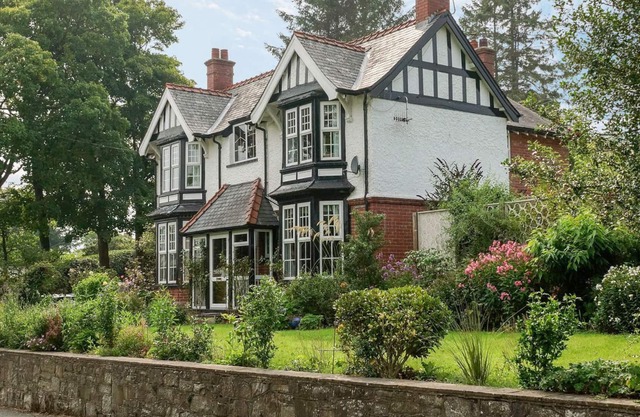 4 bedroom accommodation in Trefeglwys, near Llanidloes