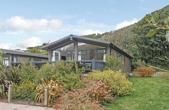 4 bedroom accommodation in Mullion Cove, Helston