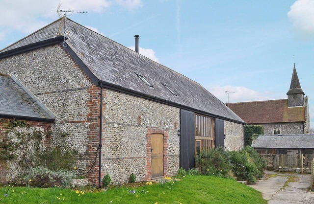 4 bedroom accommodation in Compton, near Chichester