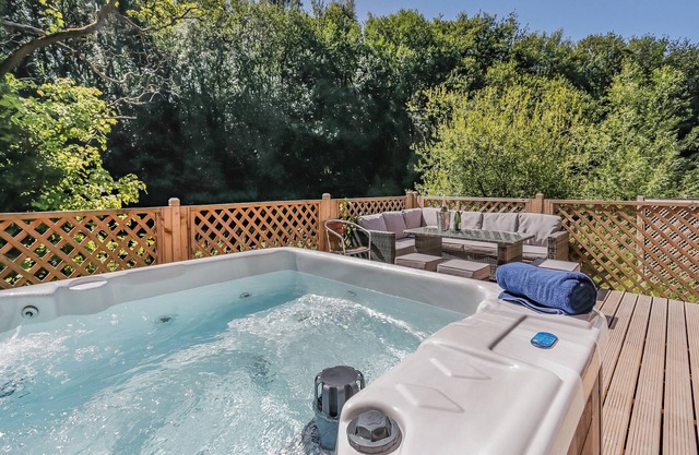 4 bedroom accommodation in Elland