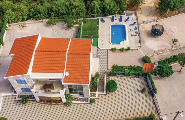 4 bedroom amazing home in Duge Njive