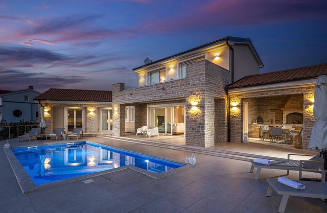 4 bedroom beautiful home in Malinska