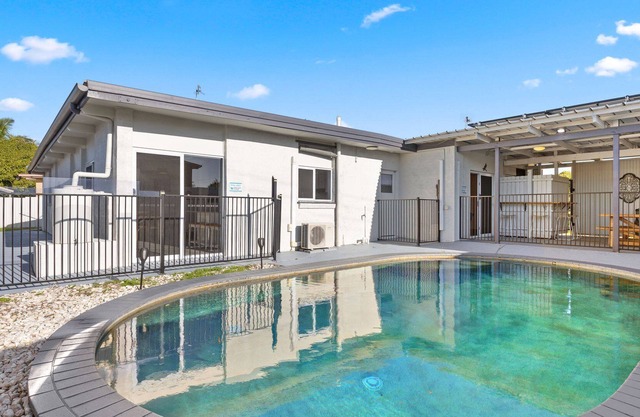 4 Bedroom Getaway with Pool