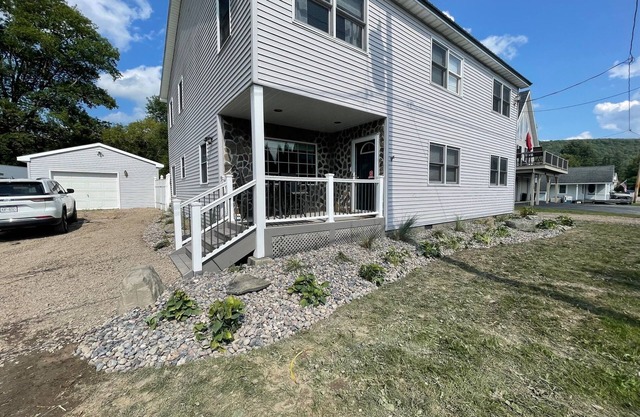 4-bedroom house on DeRuyter Lake with WiFi, Fitness room, AC and Hot Tub!