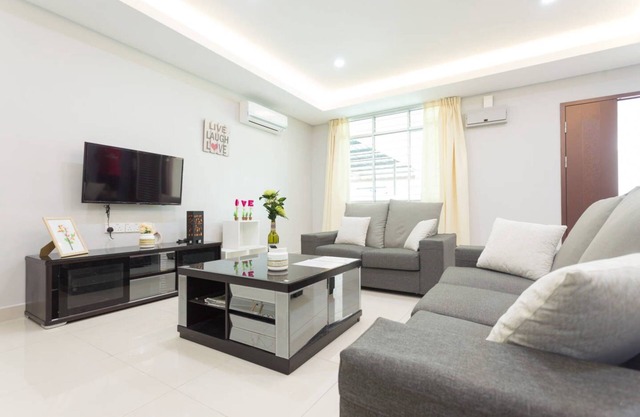 4 Bedroom Landed House. Party friendly and close to beach.
