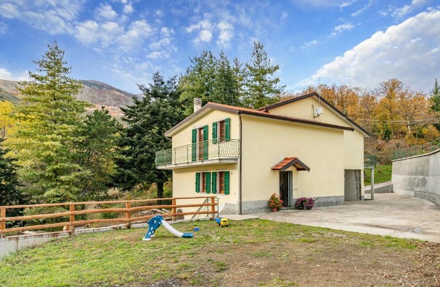 4 Bedroom Lovely Home In Codivara