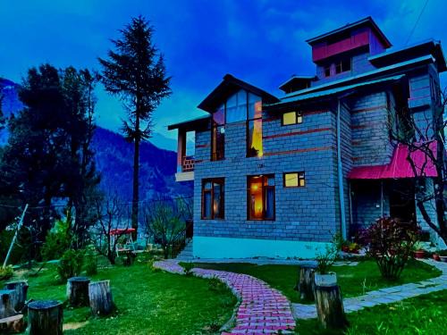 4 Bedroom Luxury Bungalow In Manali With Beautiful Scenic Mountain & Orchard View - #Private Bungalow #Premium Big rooms #Parking #Guest Preferred Plus