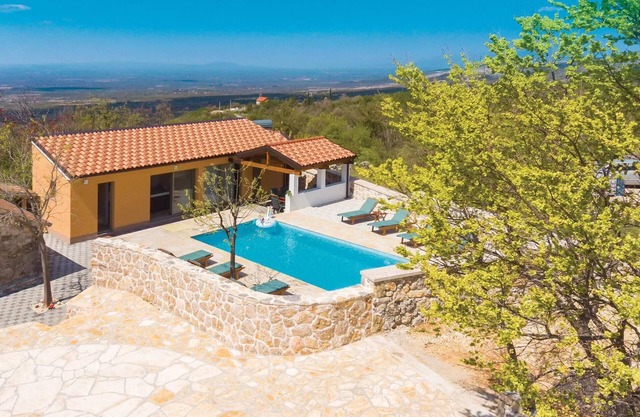 4 bedroom pet friendly home in Drnis