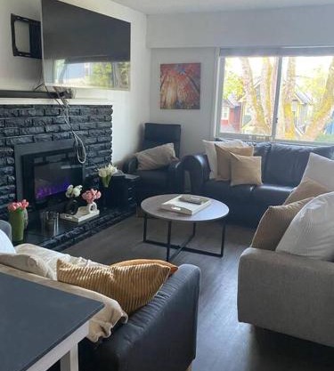 4 bedroom shared home and bath on a quiet tree lined street