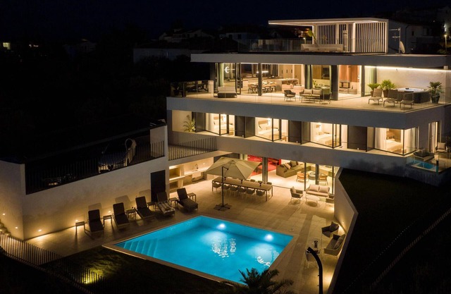 4 bedroom stunning home in Murter