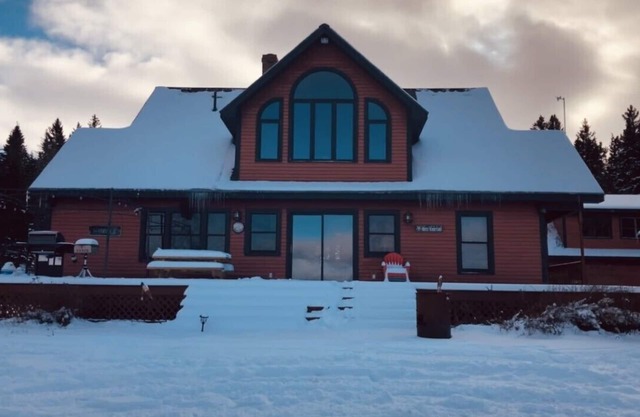 4 BR Mountain View Adventure on 15 Acres