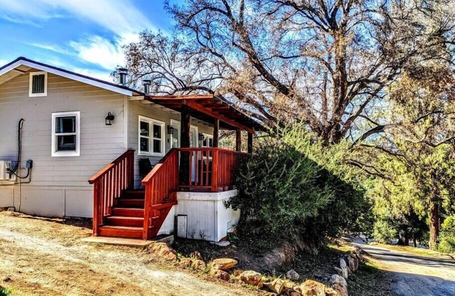 # 4. Falcon's Chalet - Studio W/Fireplace & Amazing View