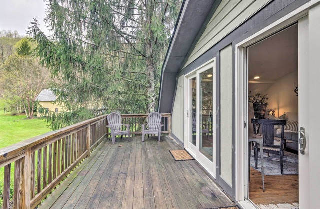 4 Mi to Boone: Converted Barn Duplex by Stream