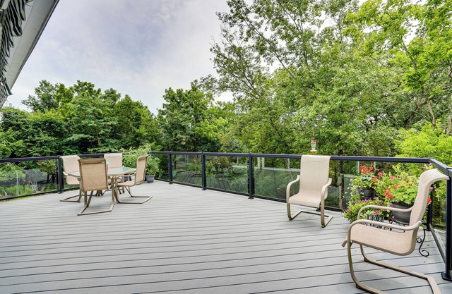 4 Mi to Dtwn: Ohio River Valley Home w/Deck!