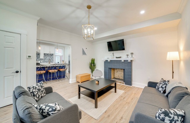 4 Mi to Dtwn: Pet-Friendly Home in Pittsburgh