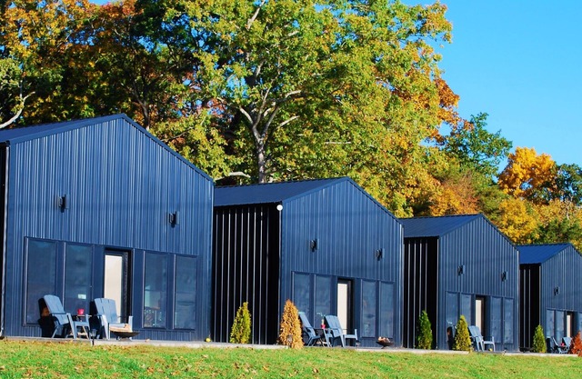 4 Modern Lakeside Cabins/Hermann, MO
