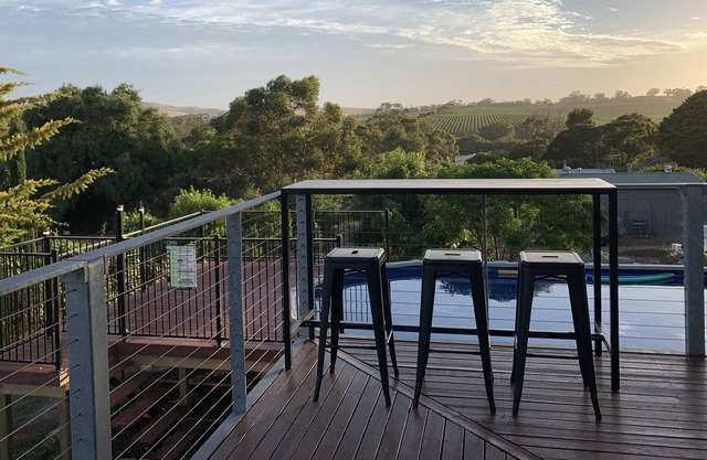 4br house with pool in quiet spot (sleeps 10)