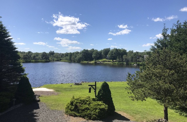 4BR Lakefront, Family friendly, Private Beach near Camelback Kalahari Golf Parks