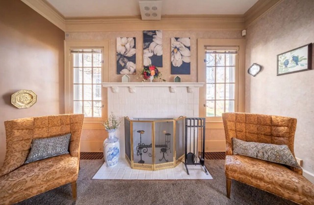4BR Sleeps 10 in Highland Square, Pets ok! Akron