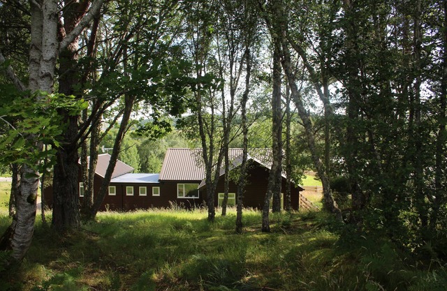 5 bed modern lakeside cottage NC500