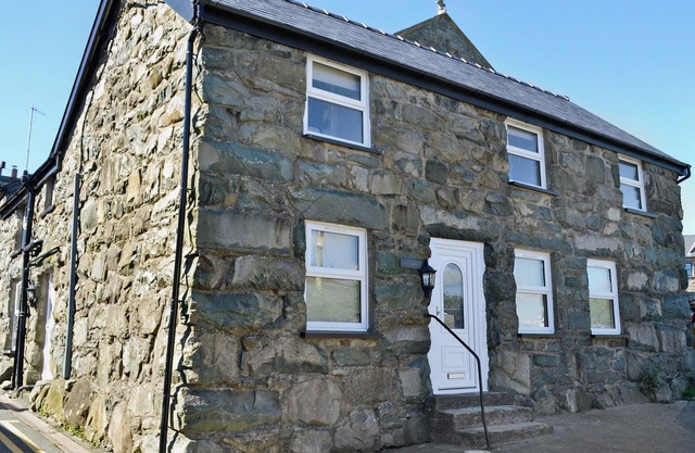 5 bedroom accommodation in Trawsfynydd, near Blaenau Ffestiniog
