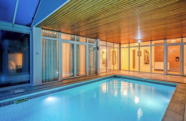5 bedroom accommodation in Powmill, near Dollar