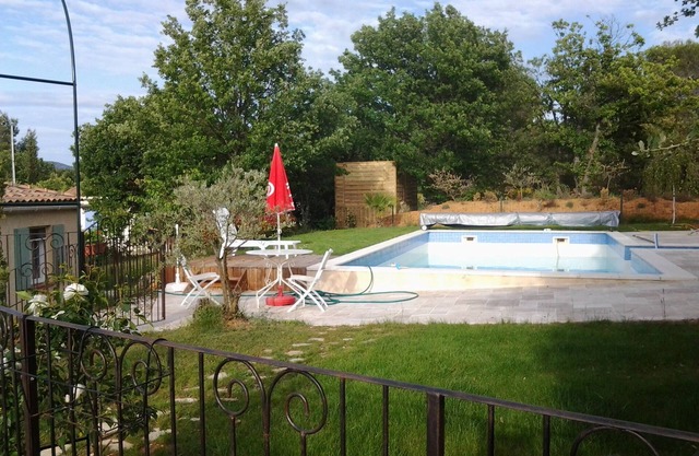 5 bedroom villa in hill - Handi-pool access - near Aix en Provence