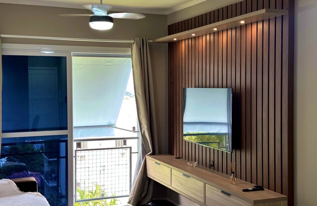 5 min walk from the AP Center View Garden and City